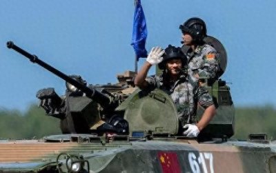 ​装甲兵成立后，有几任司令员他们都是谁，军衔是什么