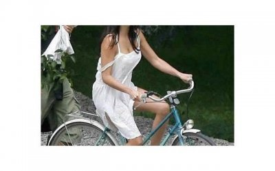 ​用手指轻轻按着小扇贝并来回移动，成全视频免费高清