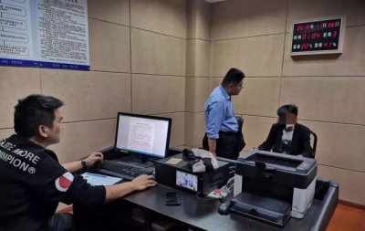 ​在校男生夜晚逼女性脱衣拍裸照，欲敲诈5万还债被抓