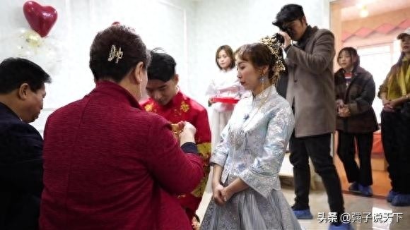 女子本弱,为母则刚;母爱如海,有容乃大