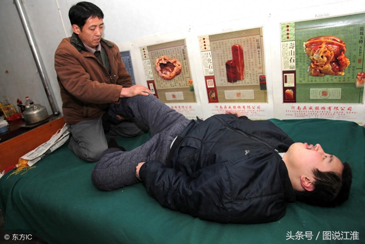 父爱如山，十张感人肺腑的父爱亲情照片，一生只为守候你慢慢长大