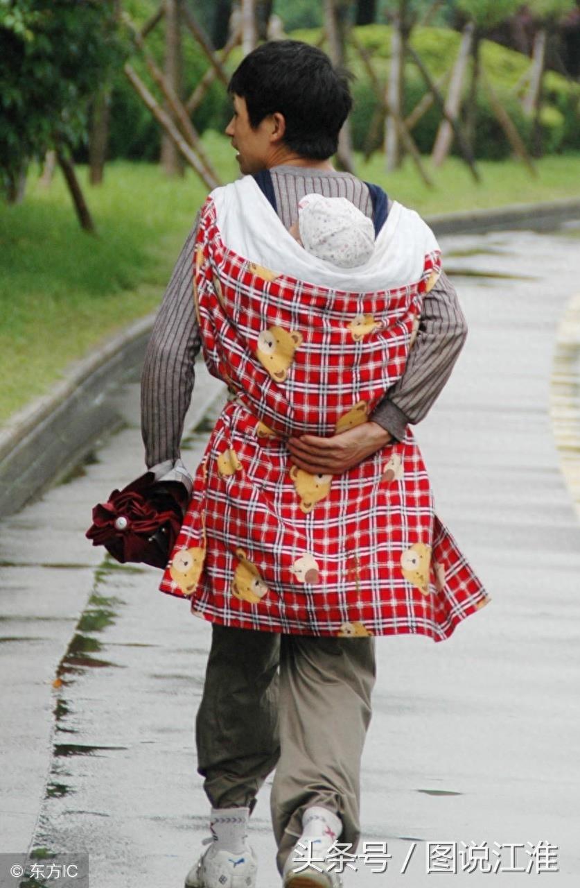 父爱如山，十张感人肺腑的父爱亲情照片，一生只为守候你慢慢长大