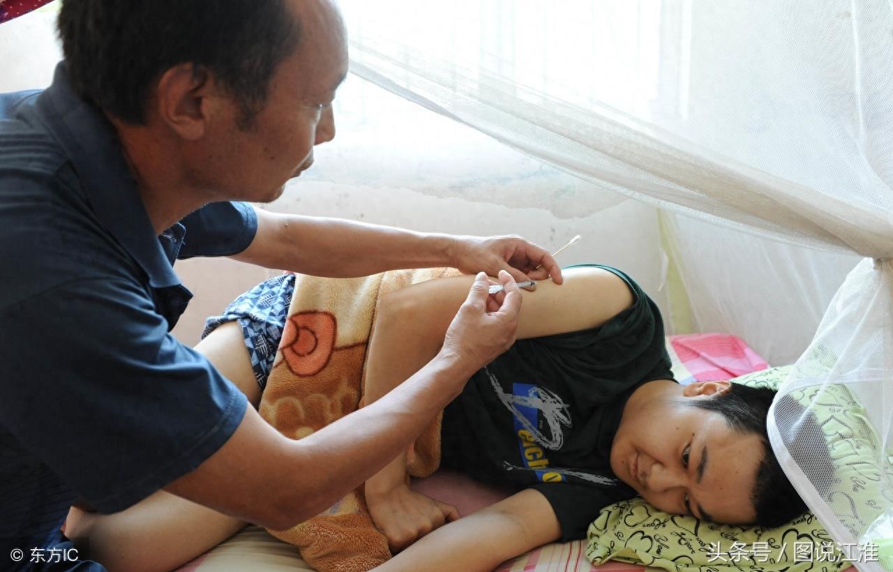 父爱如山，十张感人肺腑的父爱亲情照片，一生只为守候你慢慢长大