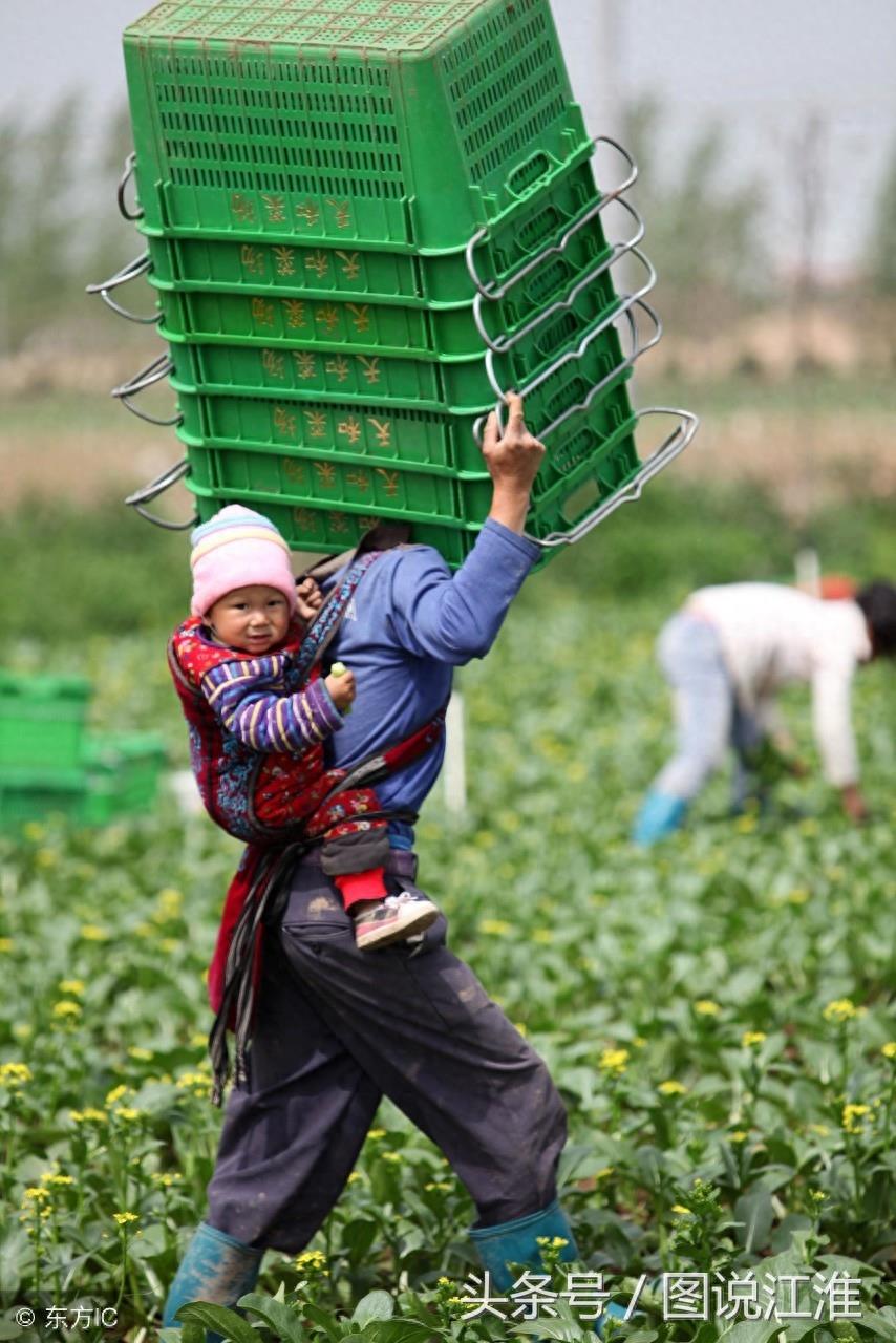 父爱如山，十张感人肺腑的父爱亲情照片，一生只为守候你慢慢长大