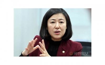 ​先擦隔离霜还是先擦防晒霜（到底先涂隔离霜还是防晒霜）