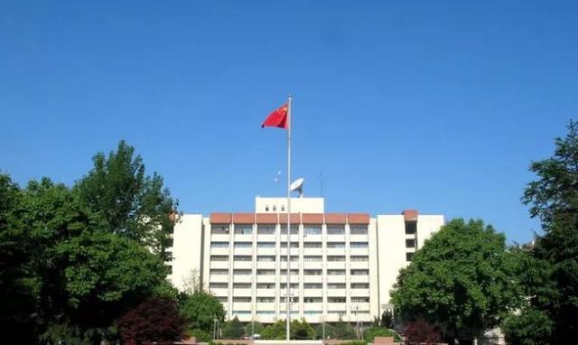 最低分数线是多少才能进入985大学(985也可以捡漏录取分最低)(1)