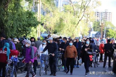 ​建三江早市、大集开启 城市袅袅烟火气