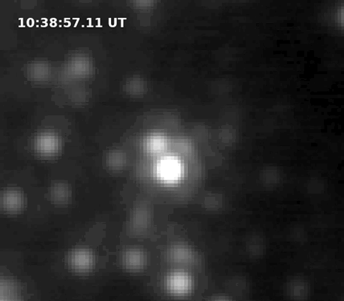 2025年5月，人马座A*爆发了一次巨大的耀光，这是由凯克望远镜拍摄的红外图像