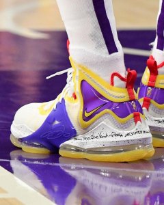 詹姆斯威少安东尼戴维斯湖人新赛季继续一起打球?NBA球鞋上脚