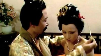 红楼梦:贾珍与秦可卿关系暧昧,为何不避讳对秦可卿的感情
