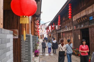 ​龙游溪口老街里寻老味道 游客舒心又放心