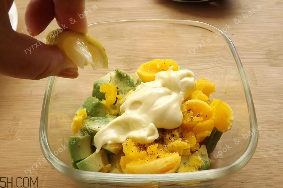 牛油果和鸡蛋能一起吃吗?牛油果和鸡蛋的做法有哪些? 牛油果和鸡蛋能一起吃吗?牛油果和鸡蛋的做法有哪些?