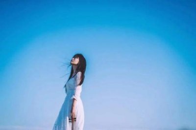 ​男人困难时会向心爱的女人借钱吗(恋爱中借钱的男人人品)