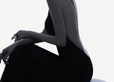 ​喇叭裤配什么鞋子（推荐多种搭配腿型和鞋子的方法）