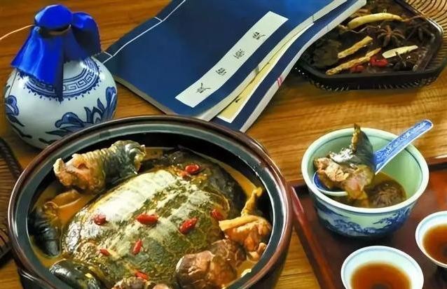 甲鱼吃什么食物为主呢（甲鱼是一道不错的食补）(5)