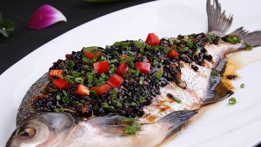 煮熟的鱼能隔夜吃,煮熟的鱼能隔夜吃好吗图2