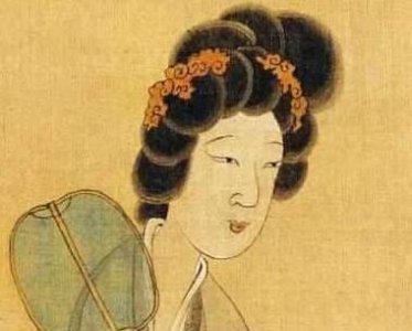 ​清宫妃嫔为何要梳旗头？有什么特殊意义吗