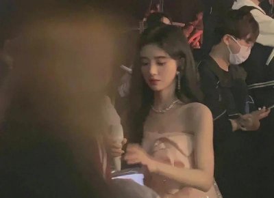 ​黑桑葚干怎么泡水喝最养生 黑桑葚干泡水喝的功效