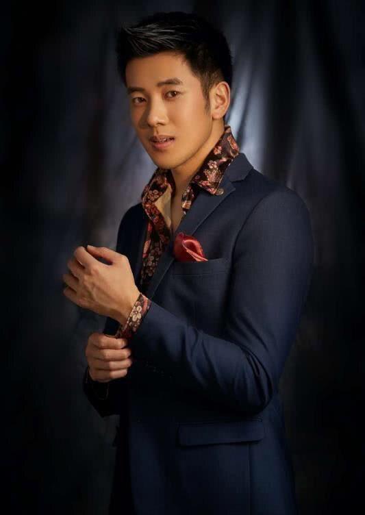 《花不弃》中九位男演员西装照