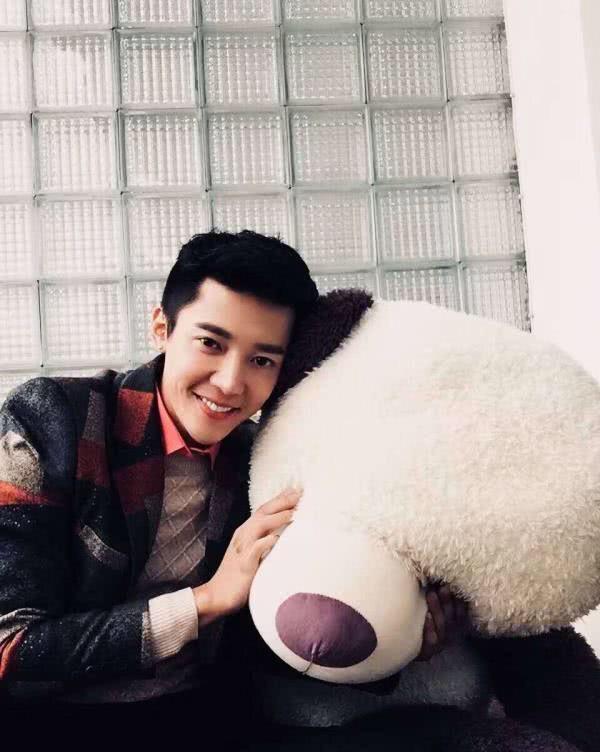 《花不弃》中九位男演员西装照