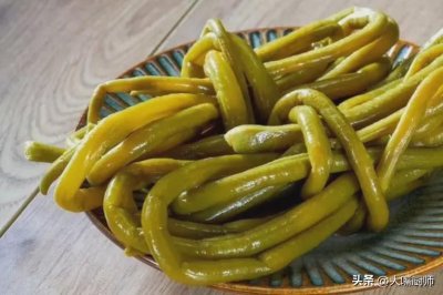 用罐头瓶快速腌酸豆角，2天腌好操作简单，又酸又脆，拌饭太香了