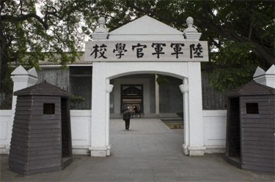 ​敌我名将对峙，黄埔一期的两位巨擘，究竟谁更胜一筹？