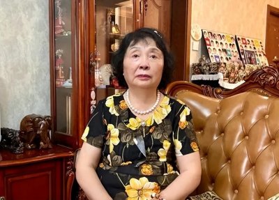 ​60岁盛海琳冒死生双胞胎，72岁被骗190万丈夫离世,现如今怎么样