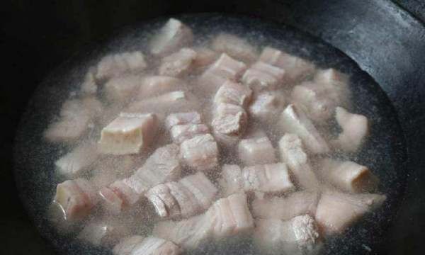 肉焯水是冷水下锅还是热水下锅,焯肉冷水下锅还是热水下锅图3
