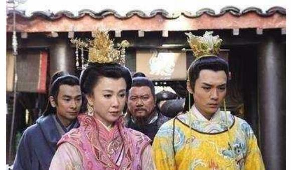 此女是皇后手下的丫鬟,因为肌肤雪白得到皇帝宠幸,生下千古一帝