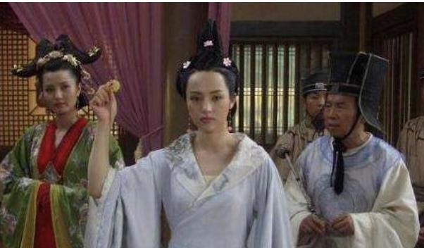 此女是皇后手下的丫鬟,因为肌肤雪白得到皇帝宠幸,生下千古一帝