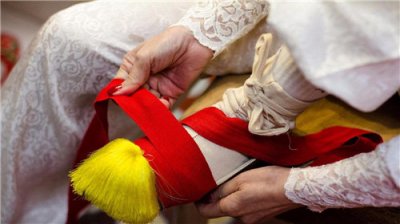 ​古代女子是什么时候开始缠足的