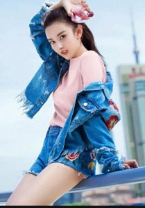 ​宋祖儿黄色短发出镜，全面回归或已是倒计时，网友祝福不断！