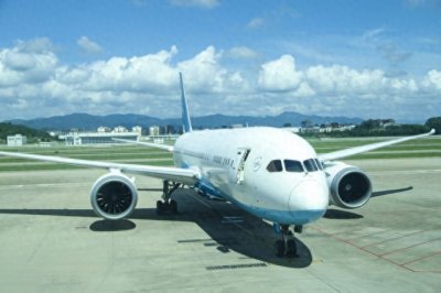 ​六旬乘客在航班上昏迷后离世，家属寻同机旅客还原过程，川航回应