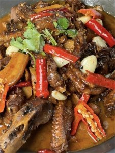 ​藏在凤凰古城的烟火里！血粑鸭、酸汤鱼每一口都是传奇！