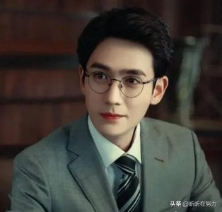 暗恋文合集推荐:《他笑时风华正茂》《十年之久》《于尘埃处》